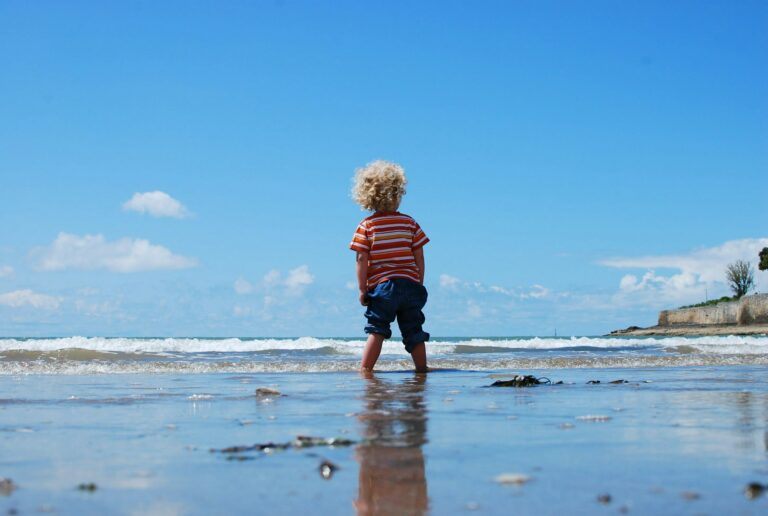 Comment protéger son enfant sans le surprotéger ?