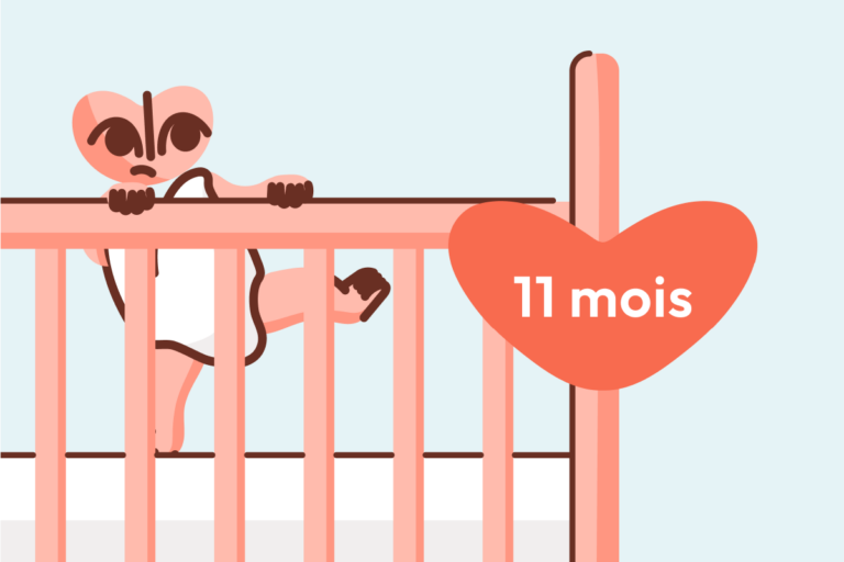 Bébé 11 mois essaie de sortir de son lit à barreaux en bois, illustré par Heloa