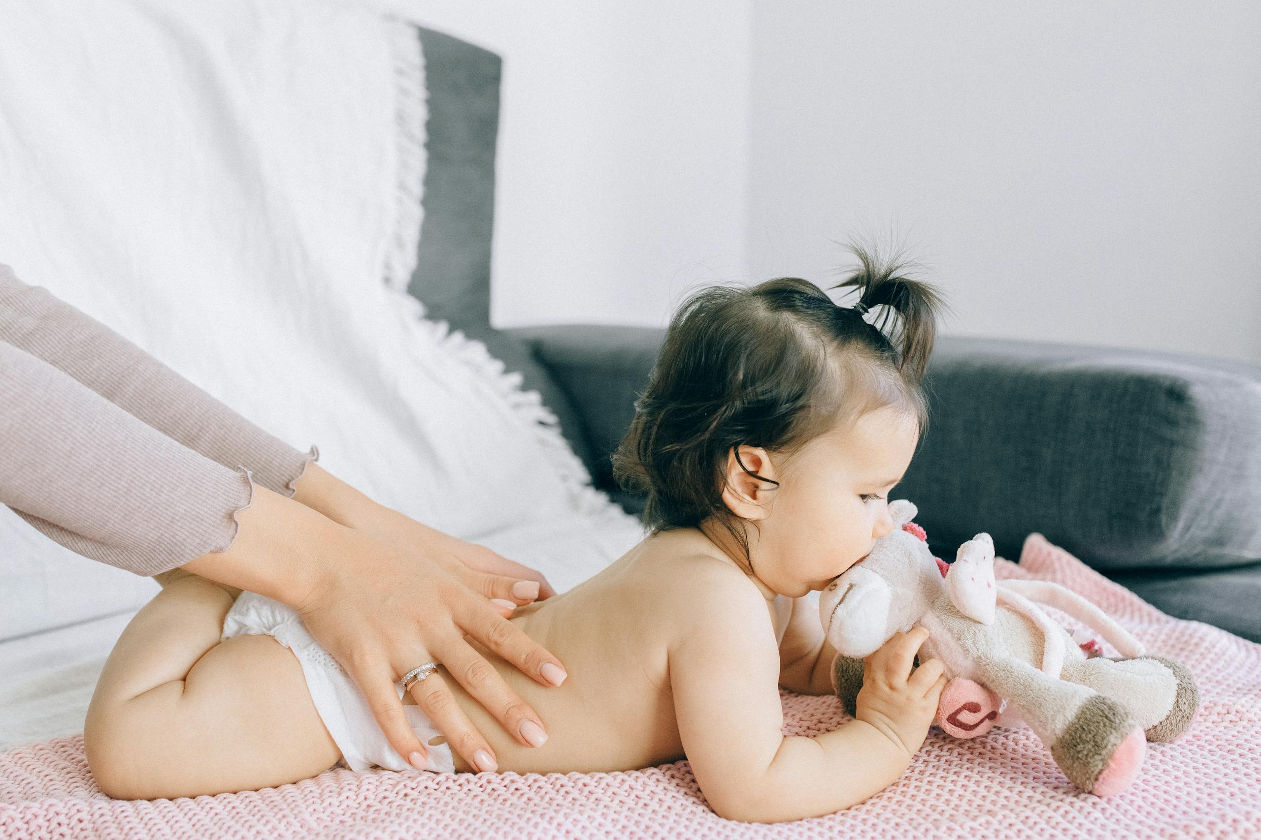 test-du-réflexe-de-galant-sur-dos-bébé