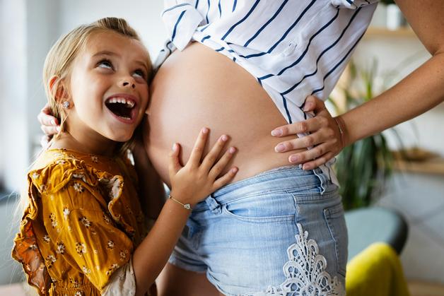 quand annoncer sa grossesse 12 sa ou 12sg getty images DlH0XCvoo3c unsplash