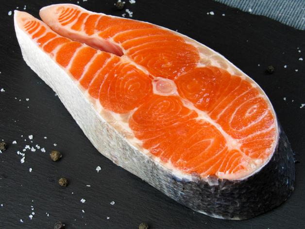 Saumon fumé enceinte : un pavé de saumon riche en oméga-3, idéal pour une alimentation équilibrée.